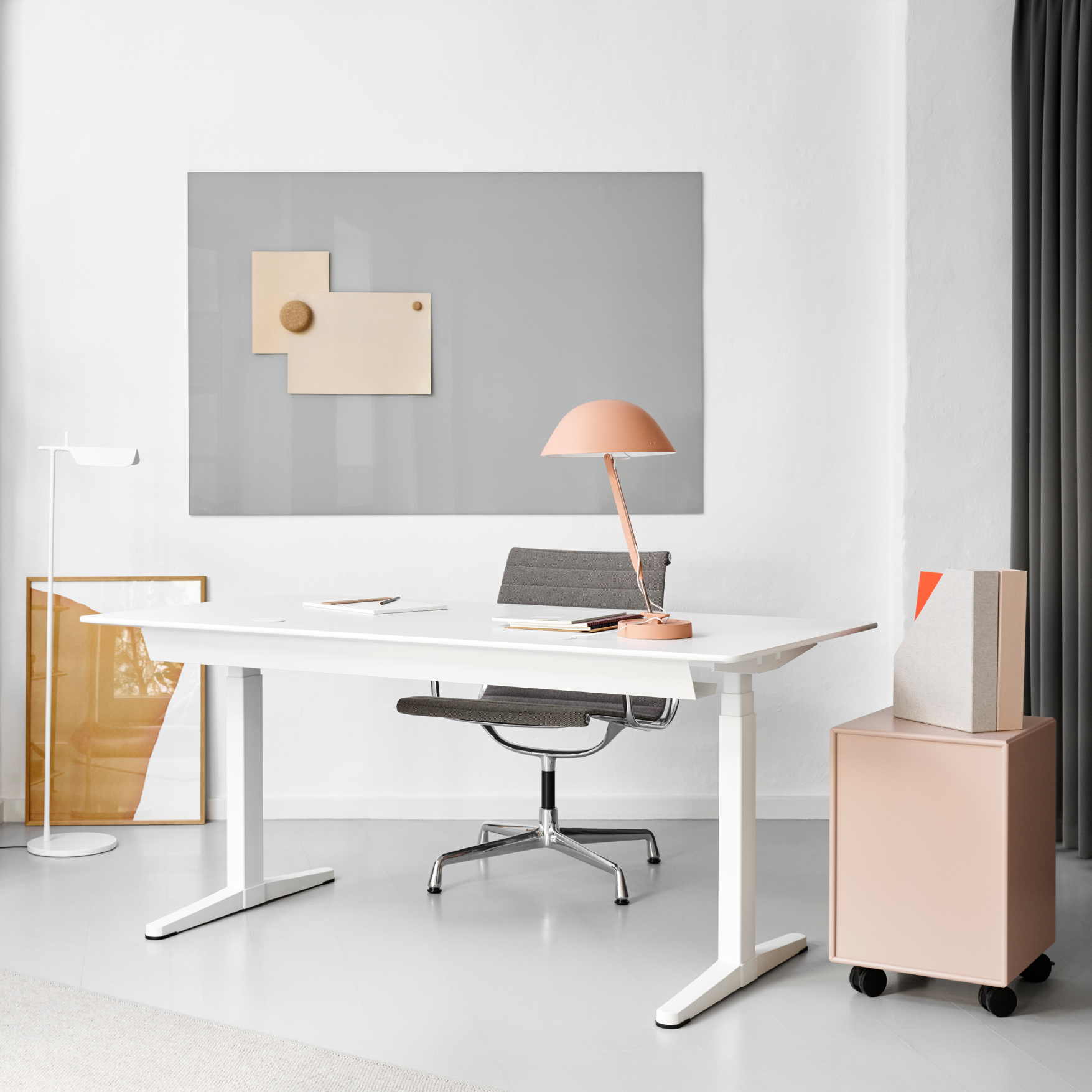 Montana HiLow 3 Work Desk